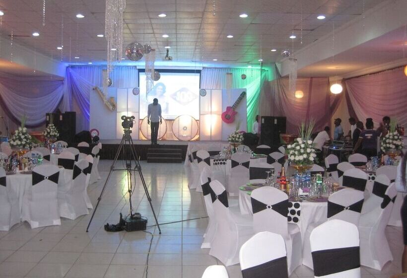 Axari Hotel & Suites