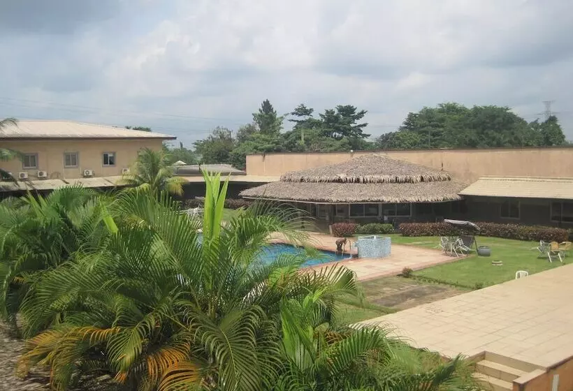 Axari Hotel & Suites
