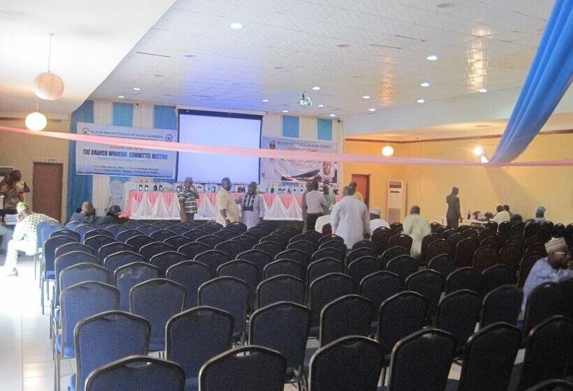 Axari Hotel & Suites