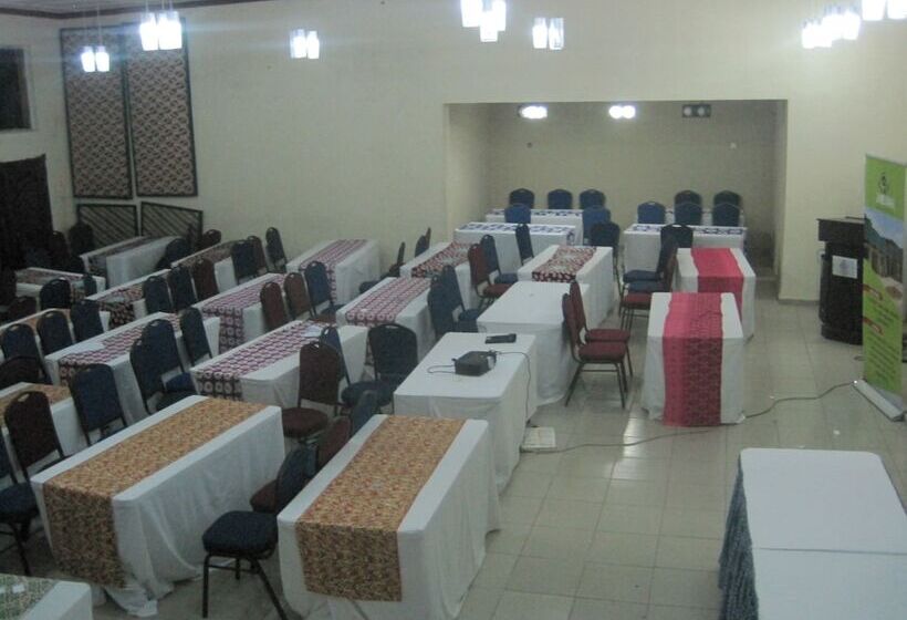 Axari Hotel & Suites