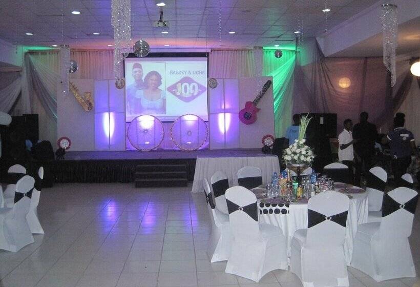 Axari Hotel & Suites