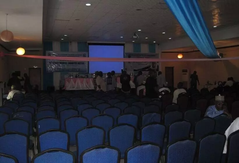 Axari Hotel & Suites