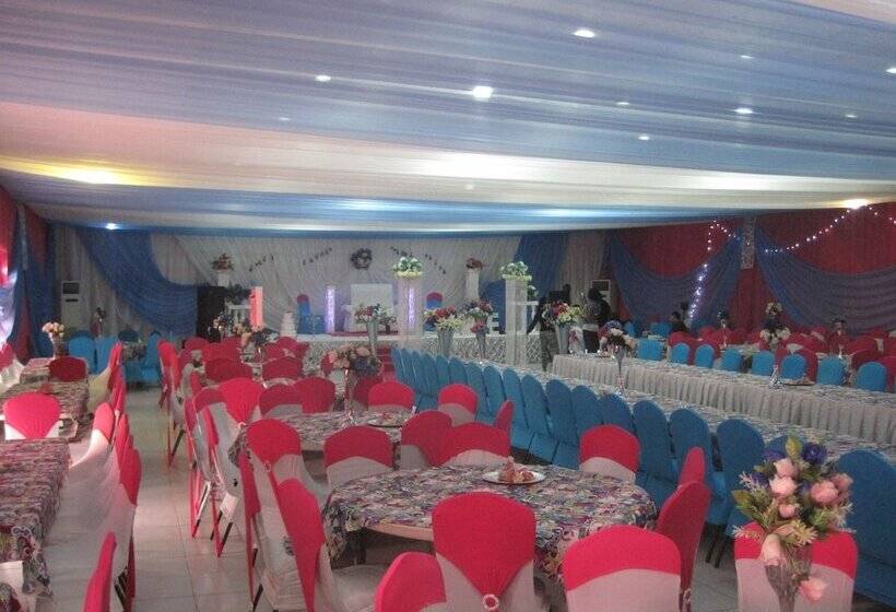 Axari Hotel & Suites