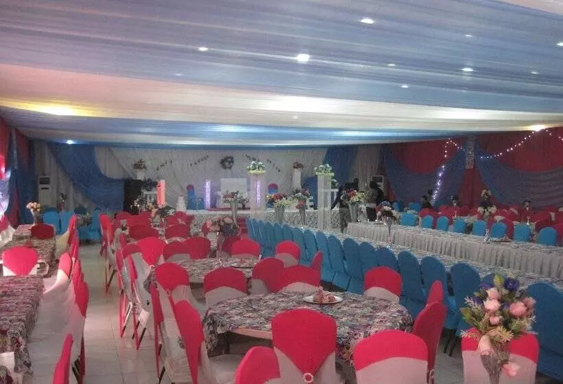 Axari Hotel & Suites