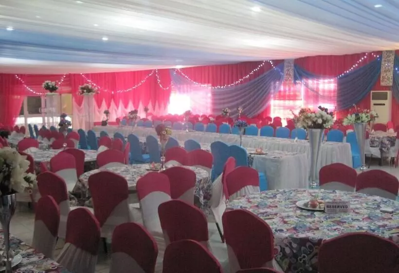 Axari Hotel & Suites