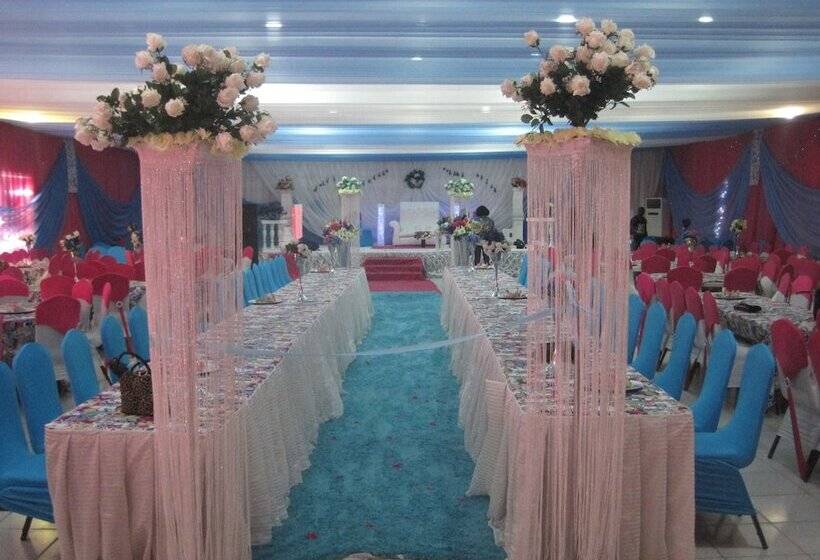 Axari Hotel & Suites