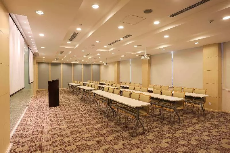 Hotelli Ji Qingdao Xianggang Zhong Road