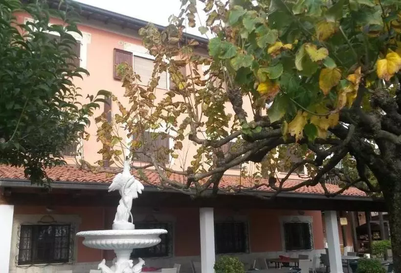 ホテル Ristorante Albergo San Michele