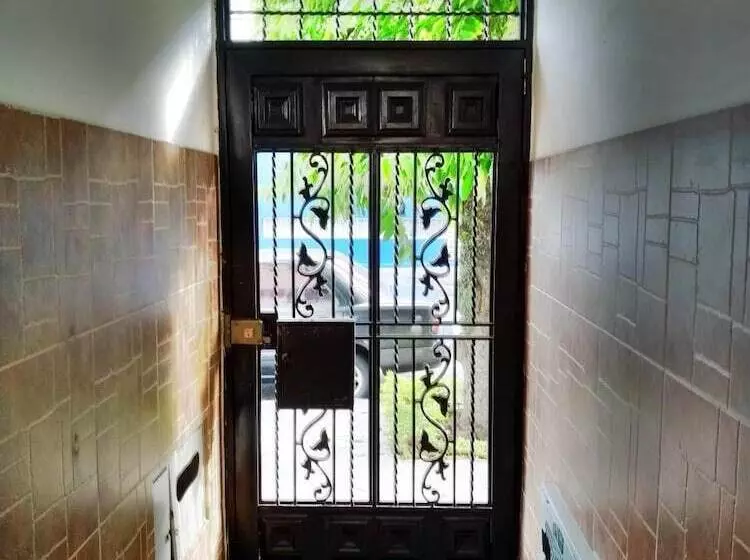ユースホステル Hostal Alameda
