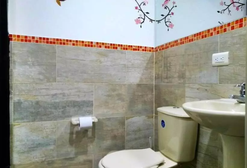 ユースホステル Hostal Alameda