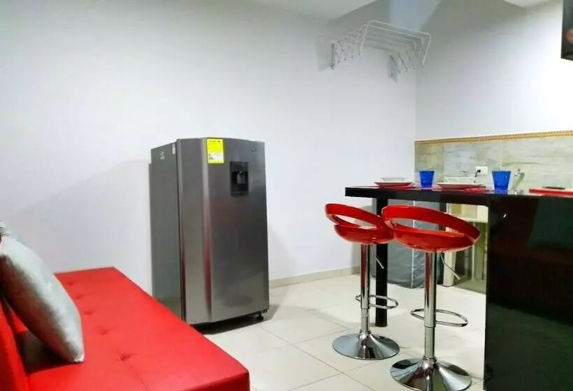 ユースホステル Hostal Alameda