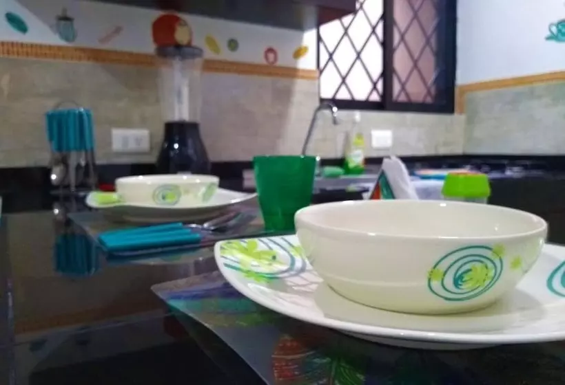 ユースホステル Hostal Alameda