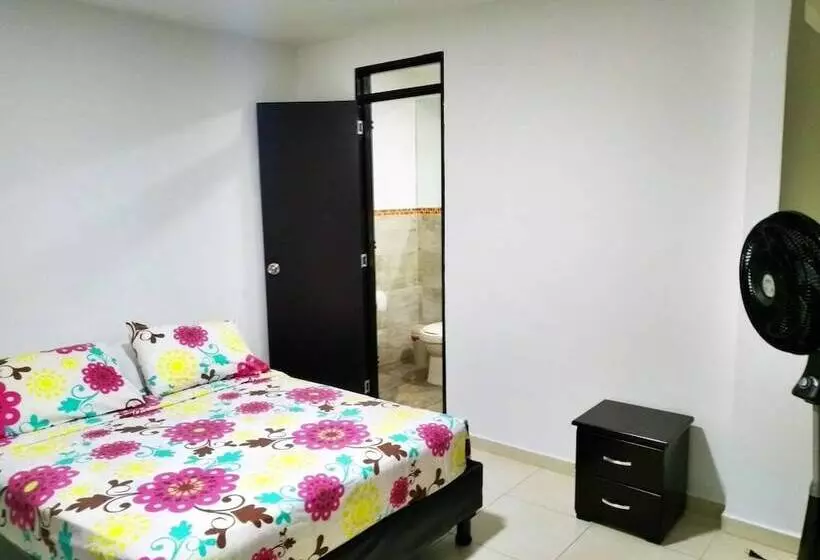 ユースホステル Hostal Alameda