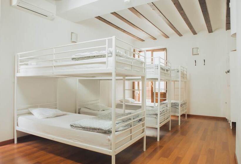 هاستل Isa Granada