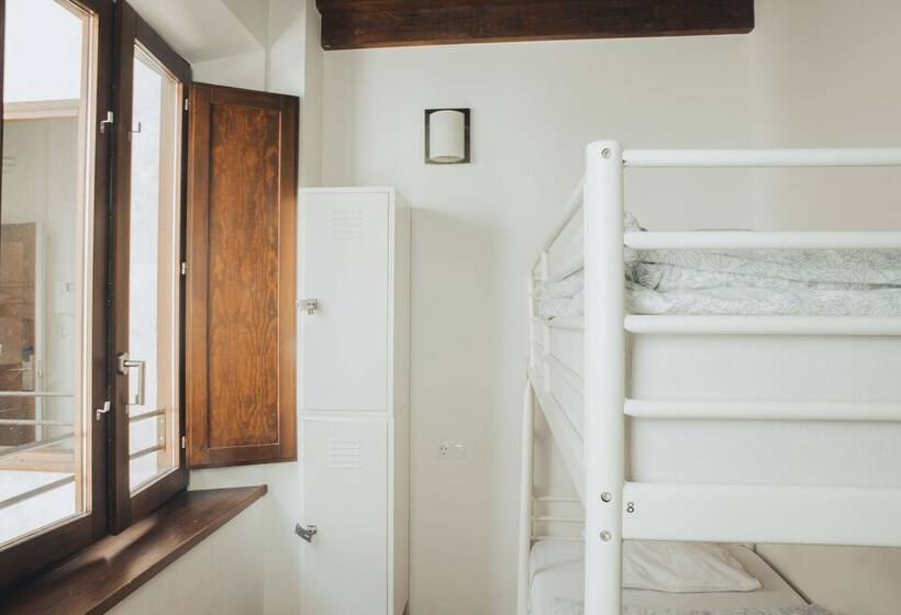 هاستل Isa Granada