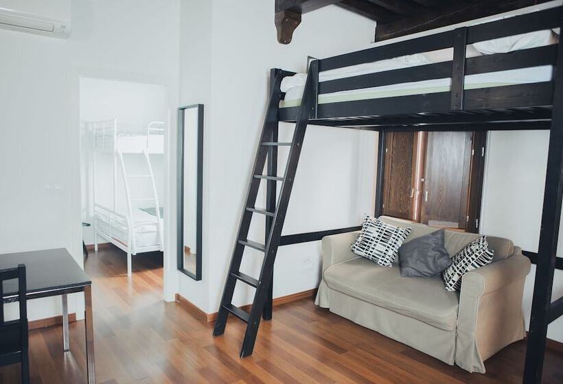 هاستل Isa Granada