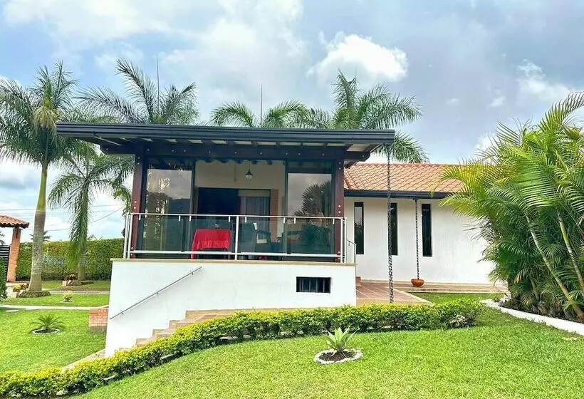 Hotelli Jade Spa