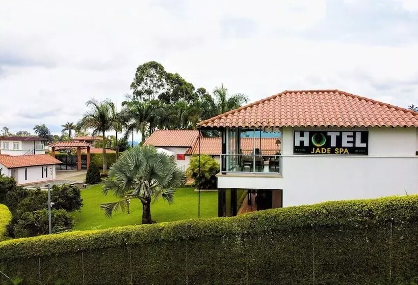 Hotelli Jade Spa