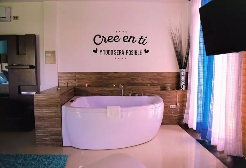 Hotelli Jade Spa