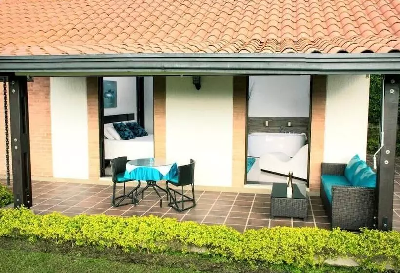 Hotelli Jade Spa