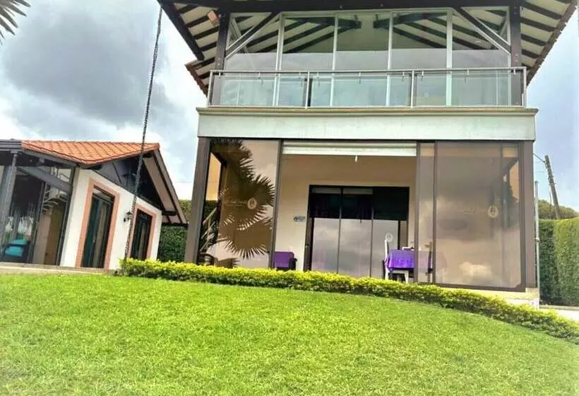 Hotelli Jade Spa