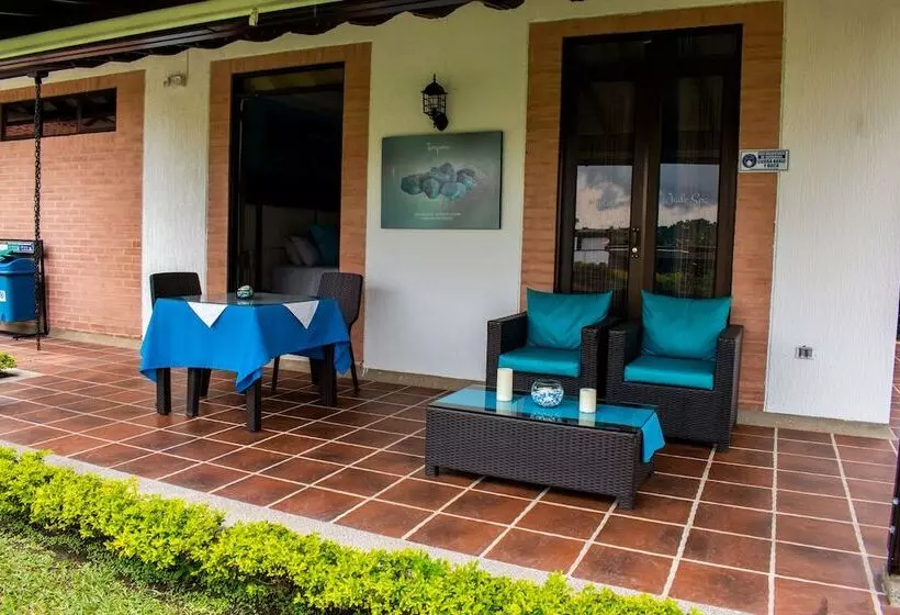 Hotelli Jade Spa
