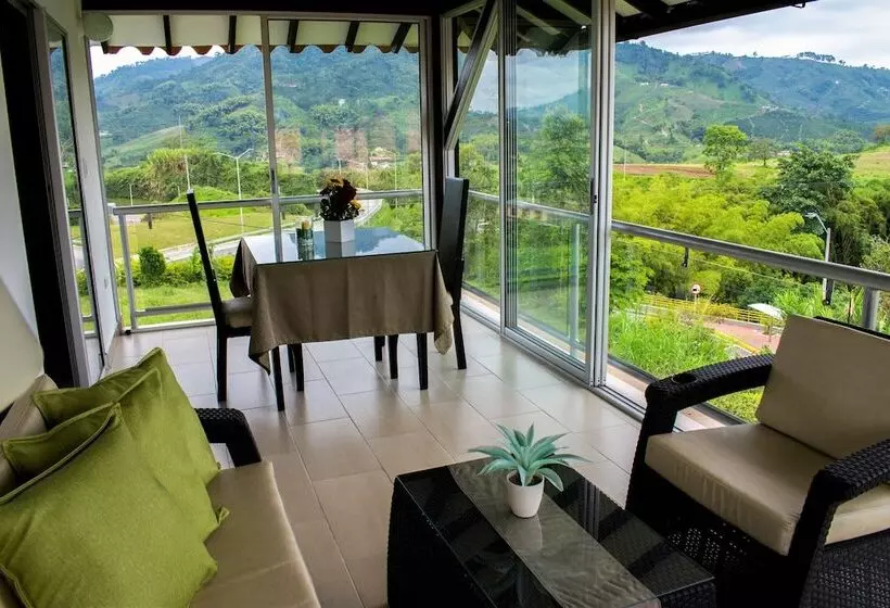 Hotelli Jade Spa