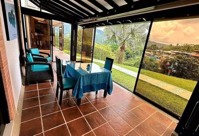 Hotelli Jade Spa
