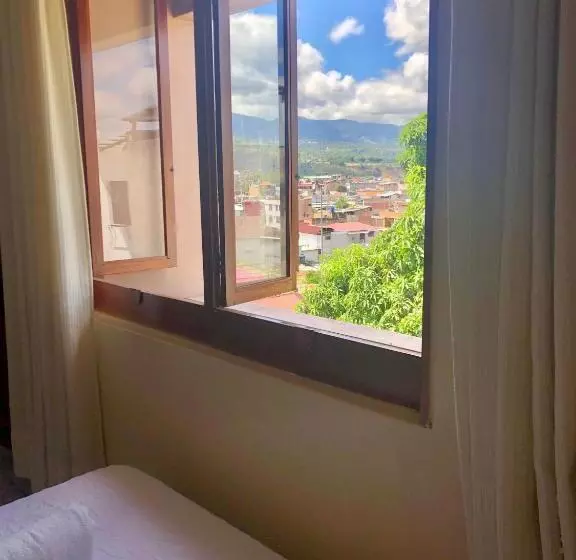 هتل Monte Azul