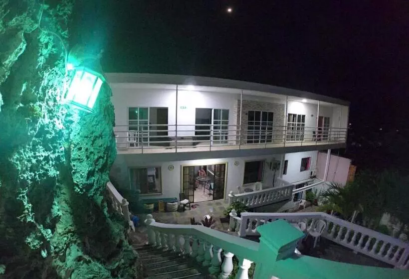 هاستل The Rock House Eco