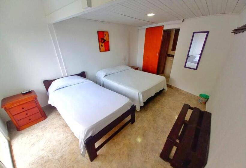 هاستل The Rock House Eco