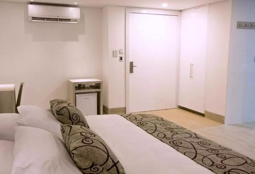 ホテル Arawak Plaza