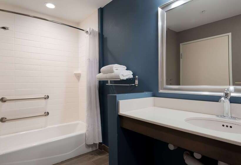 فندق Spark By Hilton Erie