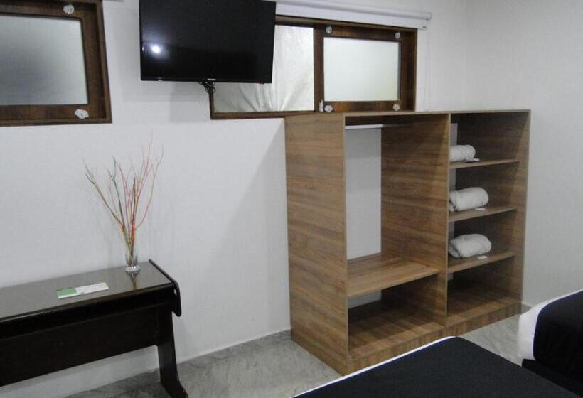 בית מלון כפרי Esmeralda Plaza