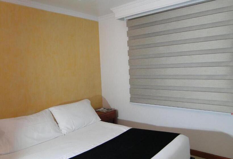 בית מלון כפרי Esmeralda Plaza