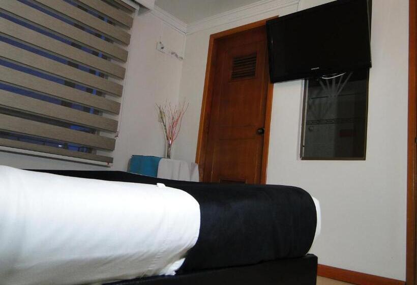 בית מלון כפרי Esmeralda Plaza