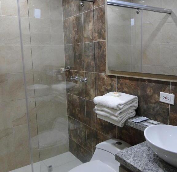 בית מלון כפרי Esmeralda Plaza