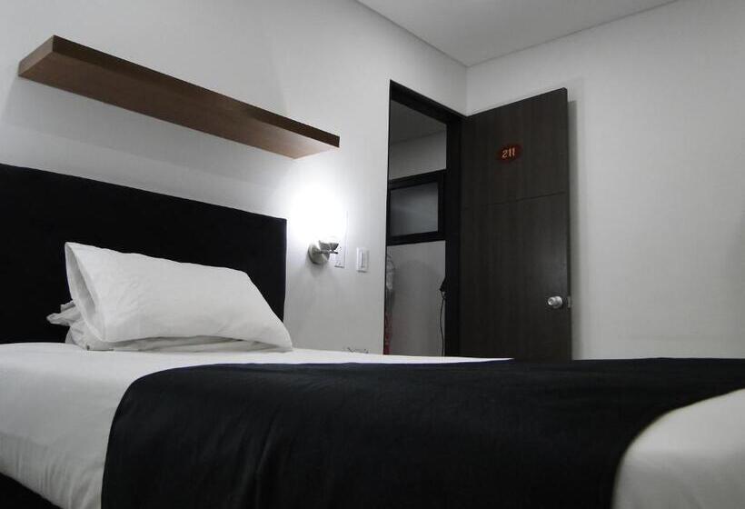 בית מלון כפרי Esmeralda Plaza