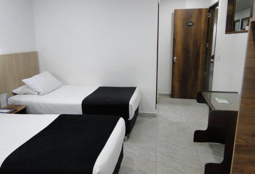 בית מלון כפרי Esmeralda Plaza