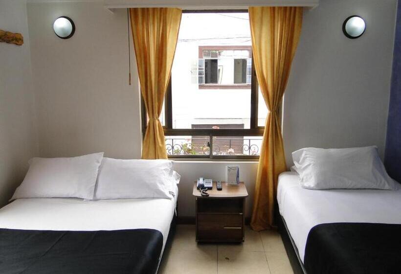 בית מלון כפרי Esmeralda Plaza