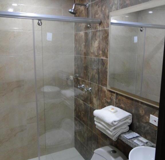 בית מלון כפרי Esmeralda Plaza