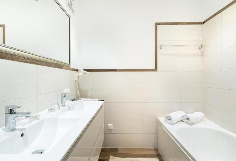 فندق Gasthof Appartements Sportalm