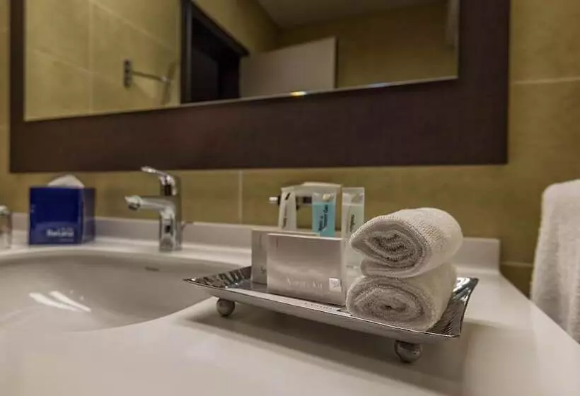 هتل Kin Plaza Arjaan By Rotana