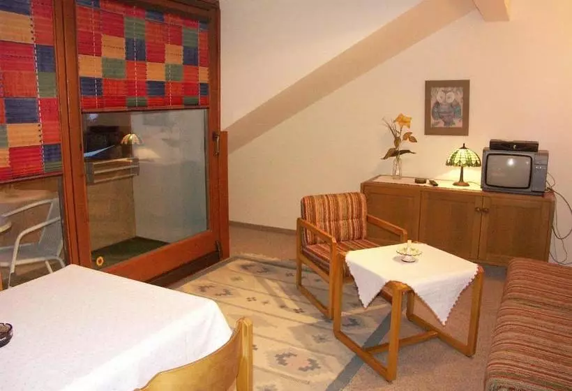 Hotelli Landhaus Pölzl