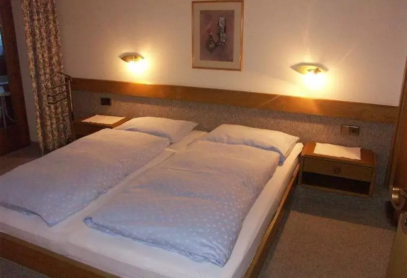 Hotelli Landhaus Pölzl