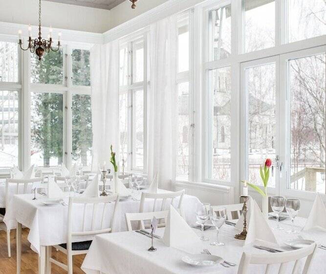 هتل Stiftsgården Hostel Skellefteå