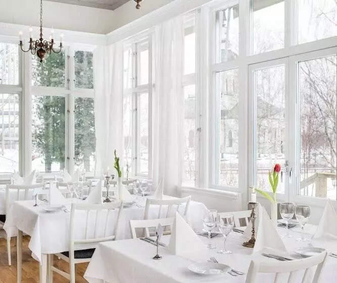 هتل Stiftsgården Hostel Skellefteå