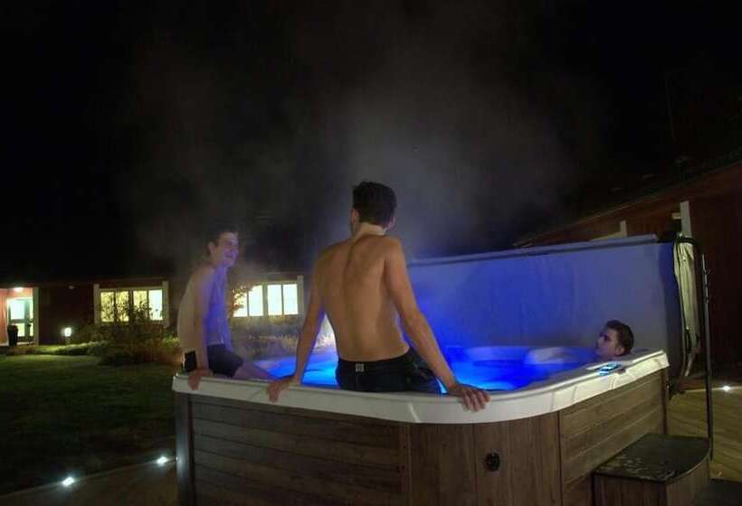 هتل Stiftsgården Hostel Skellefteå