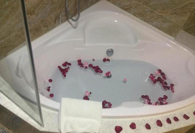 هتل West Lake Homes