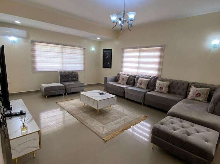 تختخواب و صبحانه Jasmine Estate Dawaki Hillside